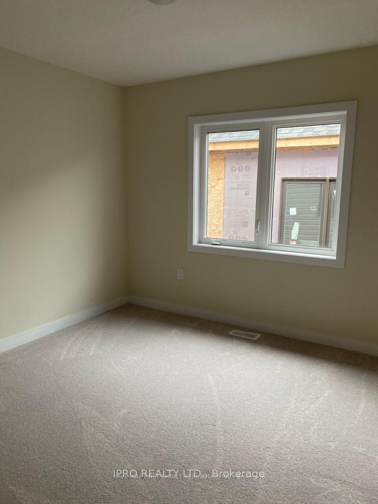 Photo 9 of 27 Wintergreen Crescent, Haldimand — HOMEH