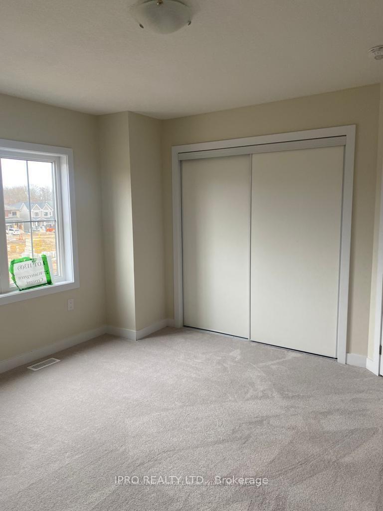 Photo 16 of 27 Wintergreen Crescent, Haldimand — HOMEH