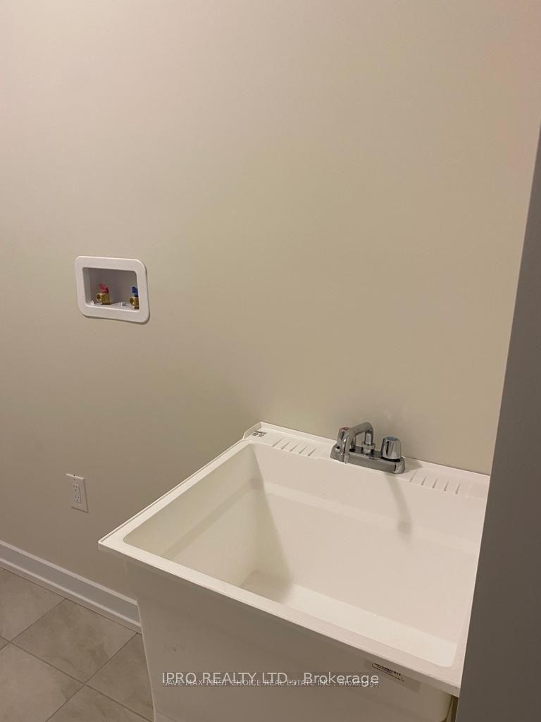 Photo 17 of 27 Wintergreen Crescent, Haldimand — HOMEH