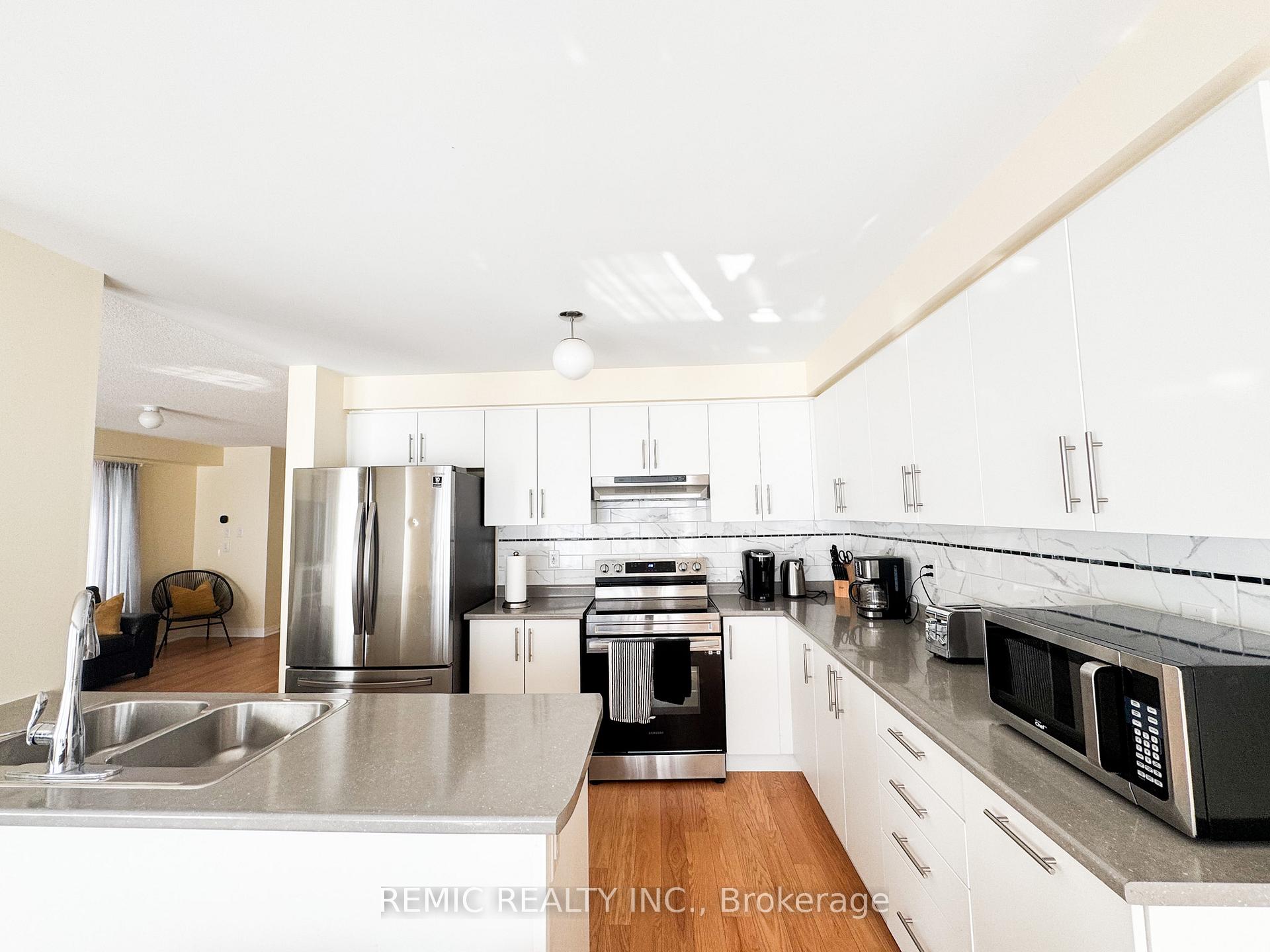 Photo 10 of 36 Sailors Landing, Clarington, Bowmanville — HOMEH