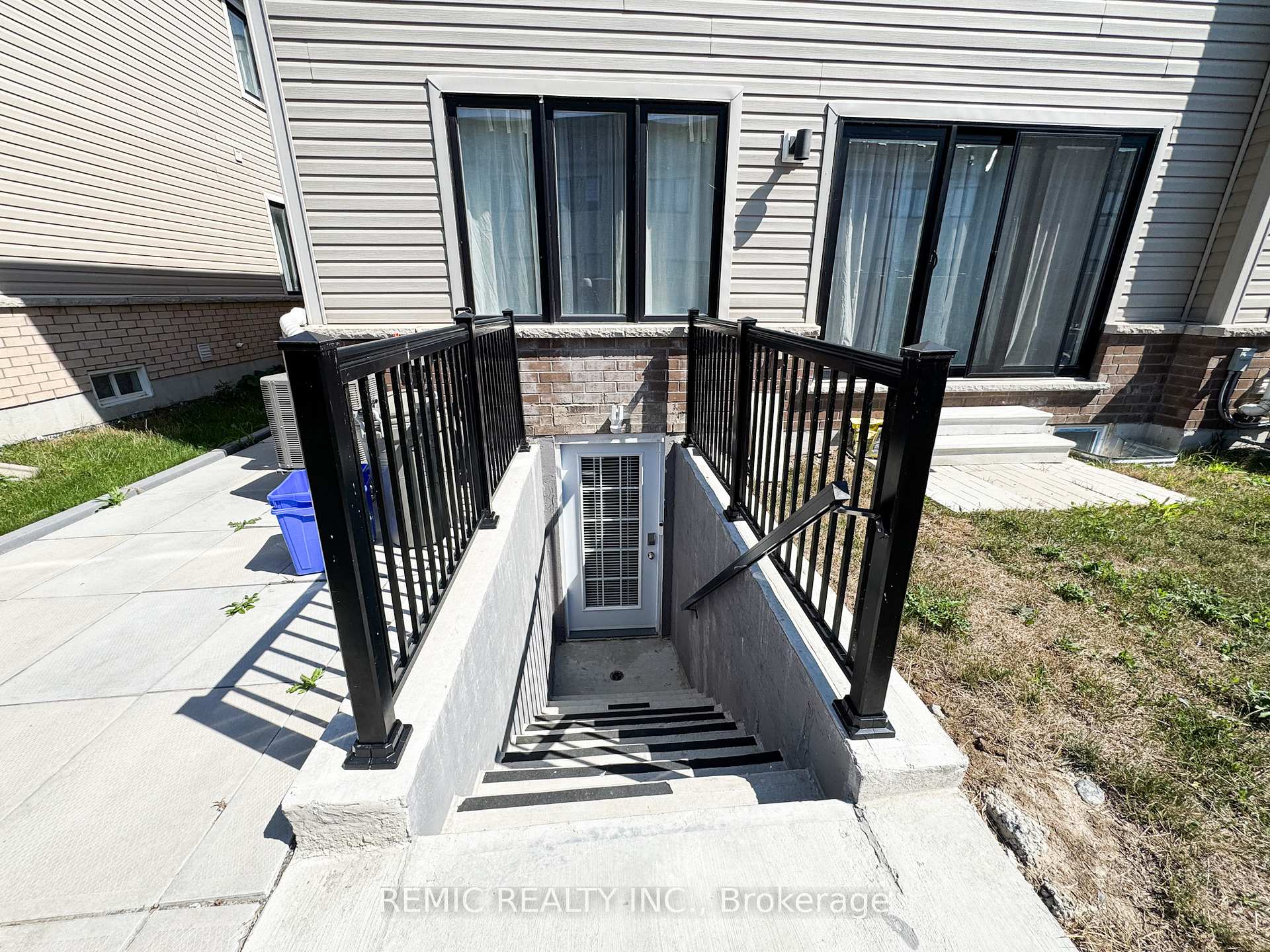 Photo 24 of 36 Sailors Landing, Clarington, Bowmanville — HOMEH