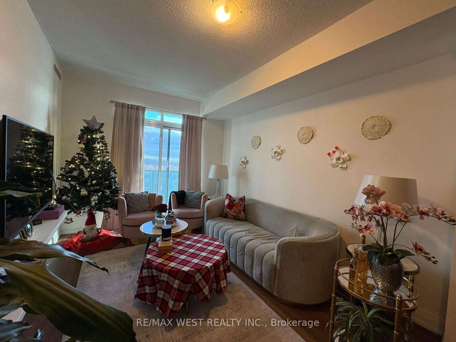 Photo 2 of Unit 1128, 7161 Yonge Street, Markham, Thornhill — HOMEH