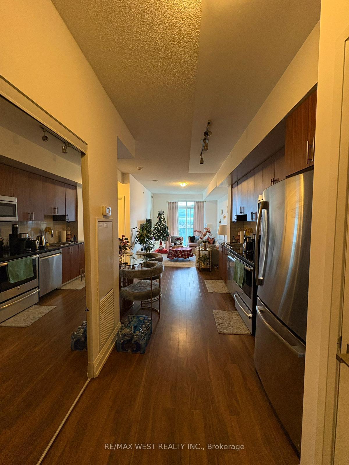 Photo 4 of Unit 1128, 7161 Yonge Street, Markham, Thornhill — HOMEH