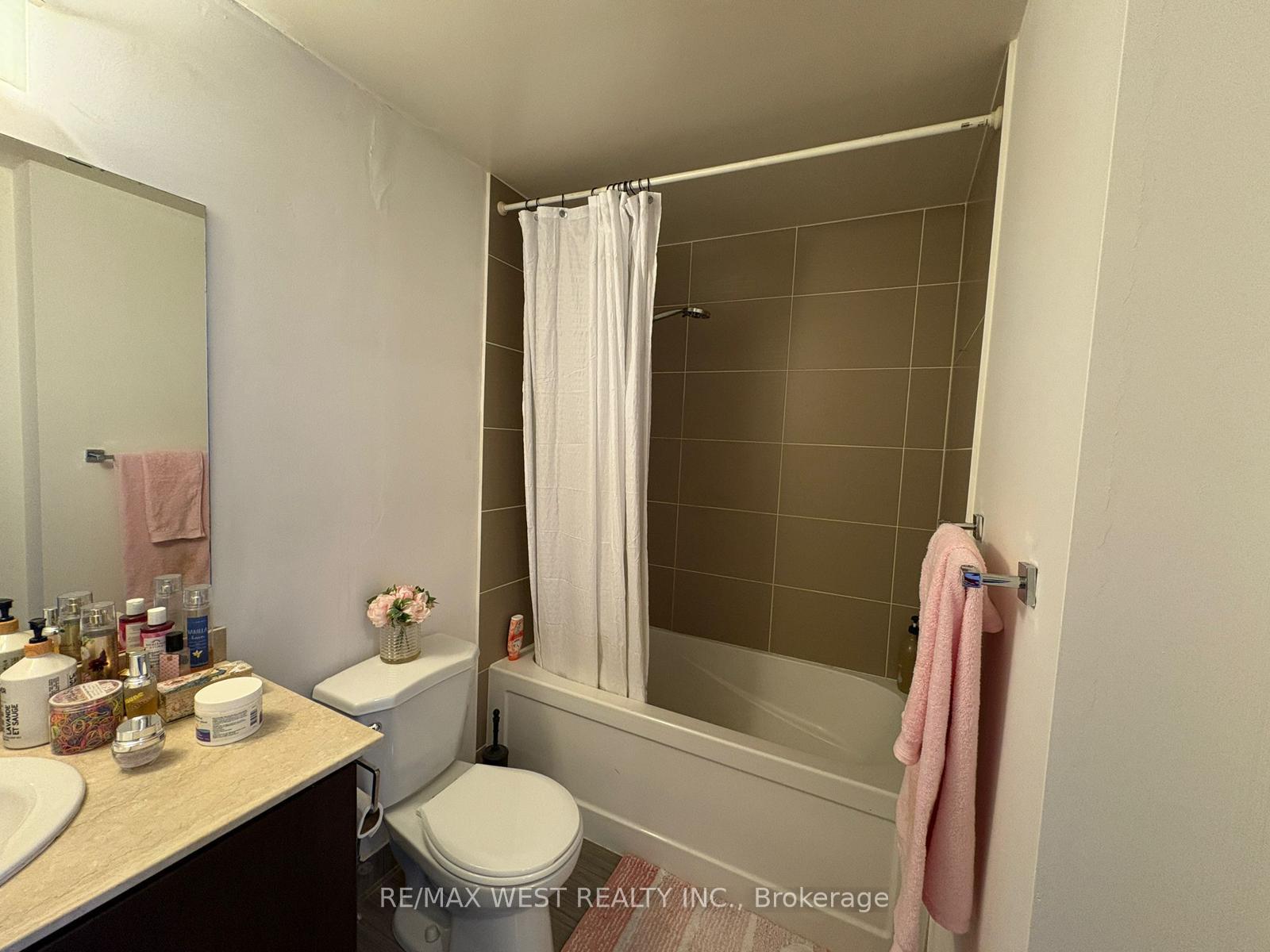 Photo 5 of Unit 1128, 7161 Yonge Street, Markham, Thornhill — HOMEH