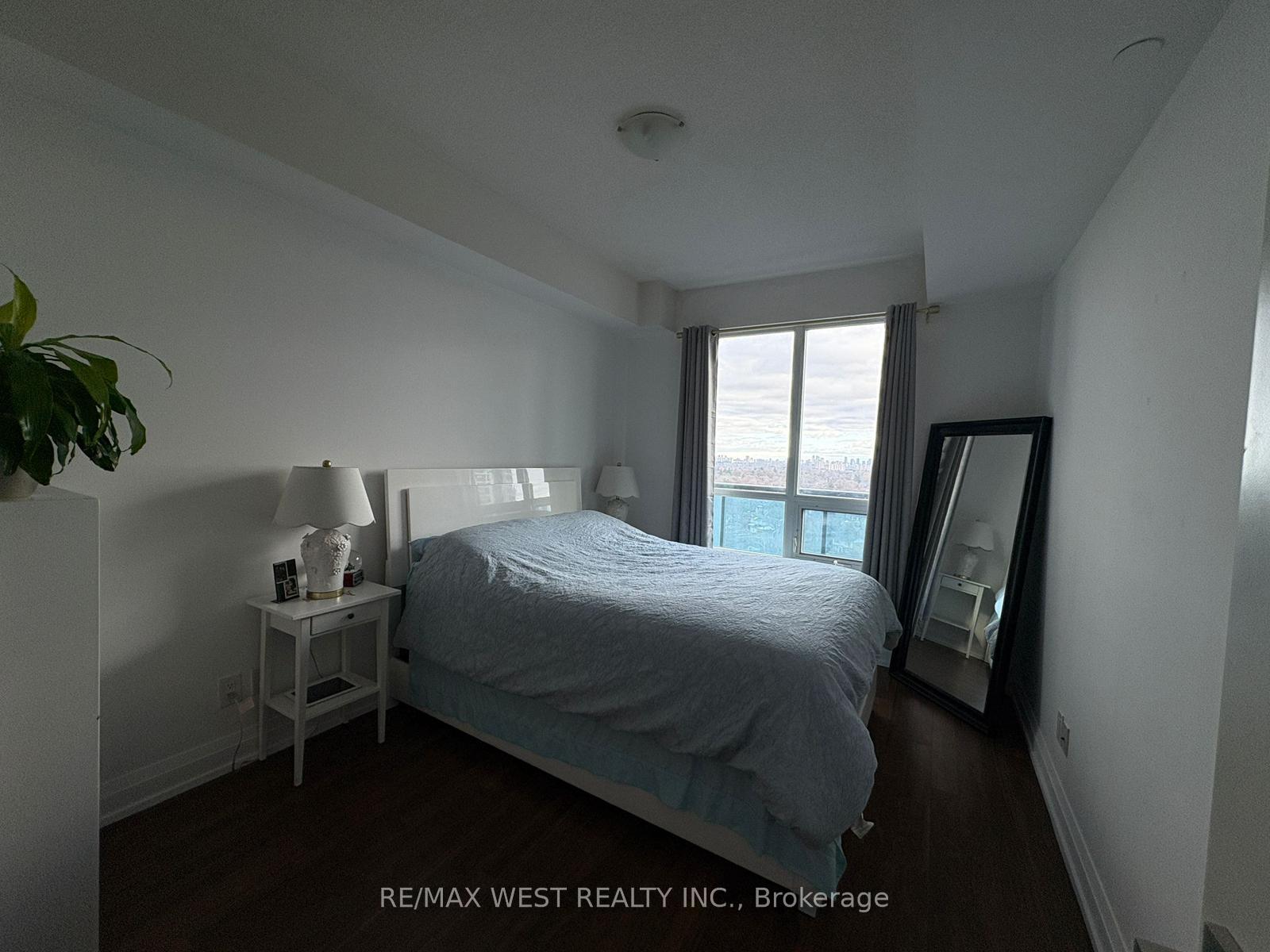 Photo 7 of Unit 1128, 7161 Yonge Street, Markham, Thornhill — HOMEH
