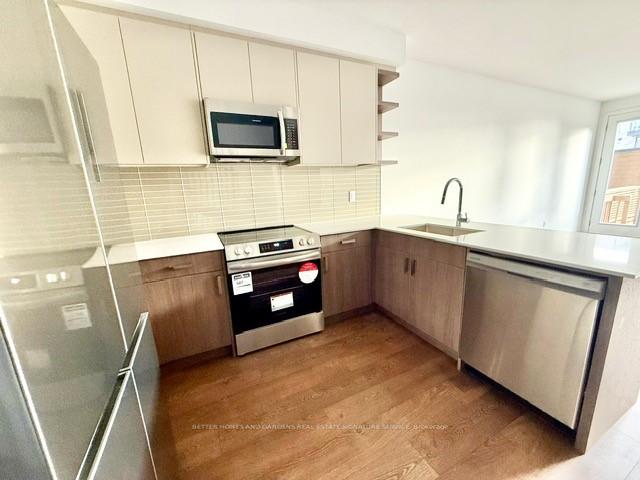 Photo 6 of 48 Deep Roots Terrace, Toronto, Englemount-Lawrence — HOMEH
