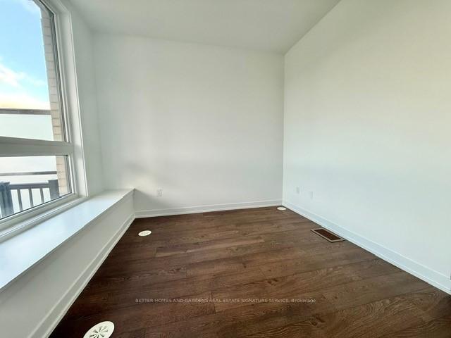 Photo 23 of 48 Deep Roots Terrace, Toronto, Englemount-Lawrence — HOMEH