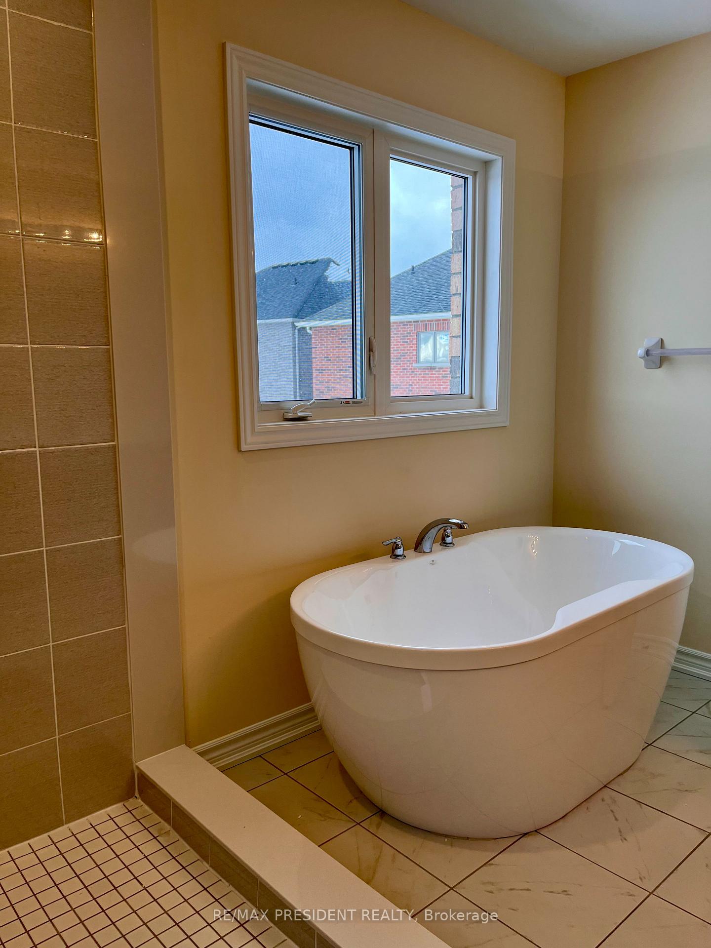 Photo 54 of 140 Robin Trail, Scugog, Port Perry — HOMEH
