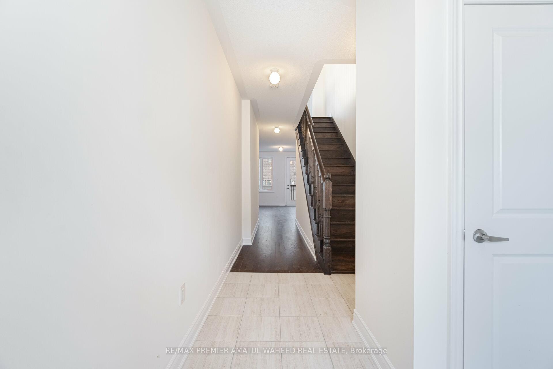 Photo 6 of 233 Tennant Circle, Vaughan, Vellore Village — HOMEH