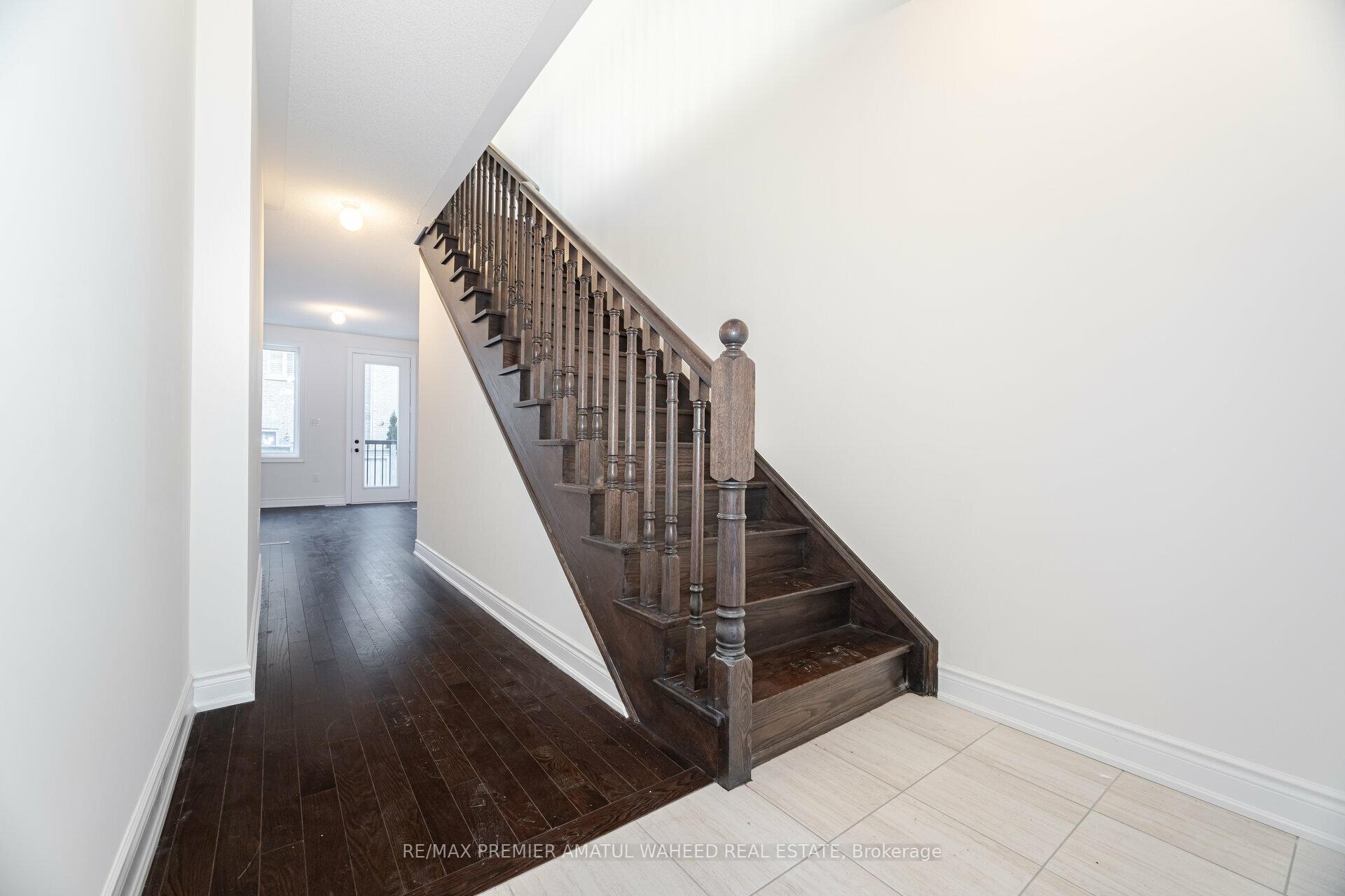 Photo 7 of 233 Tennant Circle, Vaughan, Vellore Village — HOMEH