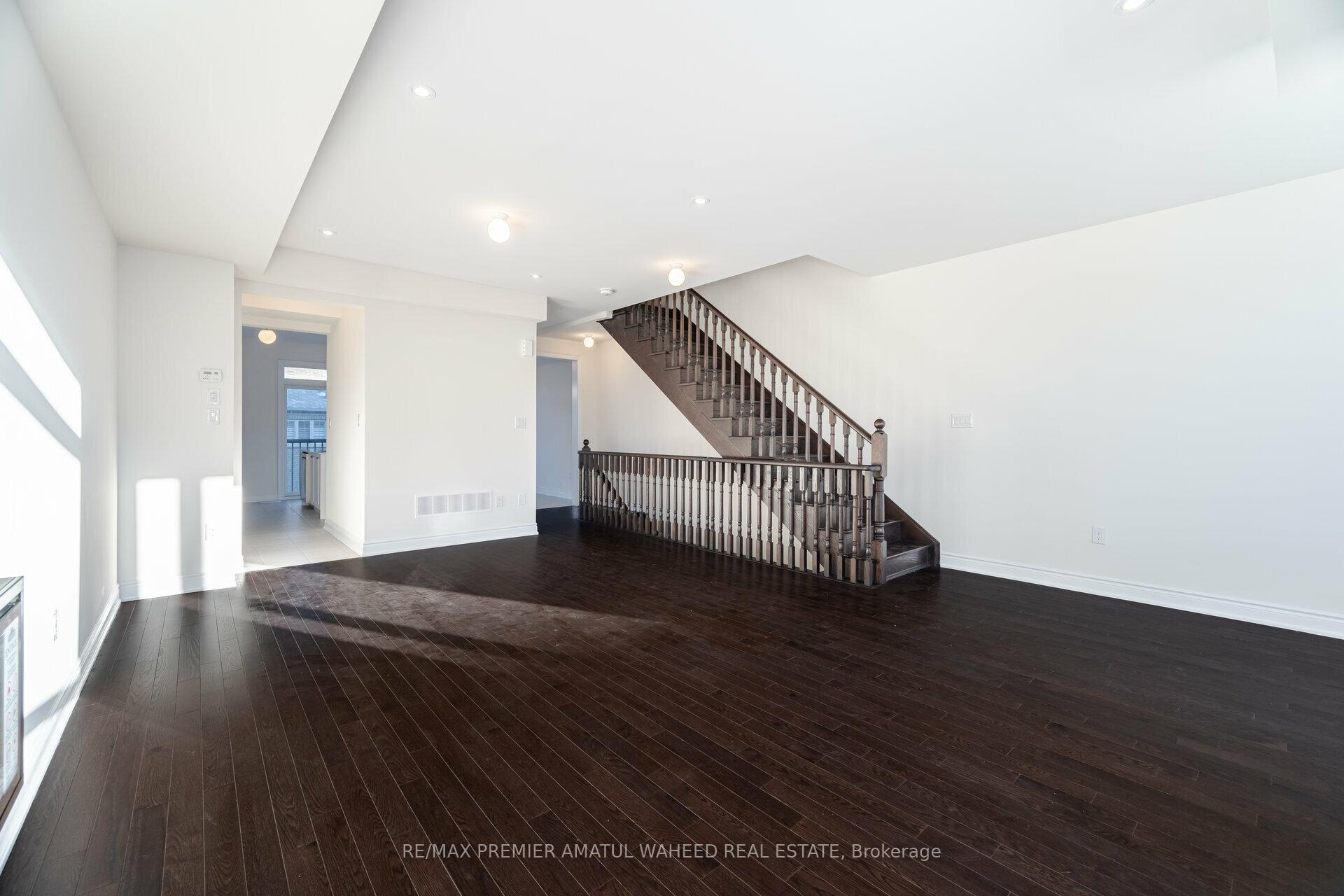 Photo 9 of 233 Tennant Circle, Vaughan, Vellore Village — HOMEH