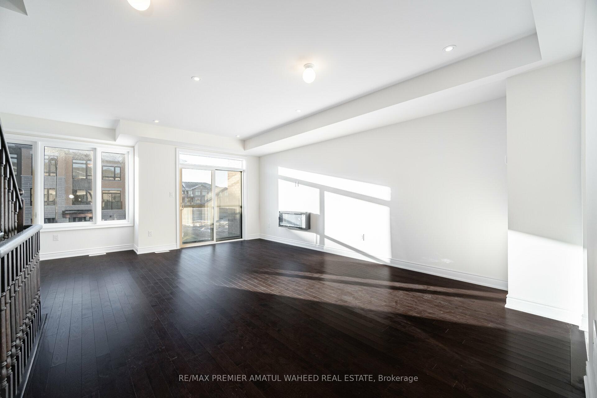 Photo 10 of 233 Tennant Circle, Vaughan, Vellore Village — HOMEH