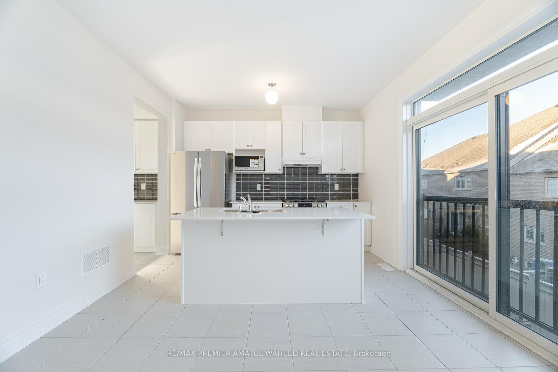 Photo 13 of 233 Tennant Circle, Vaughan, Vellore Village — HOMEH