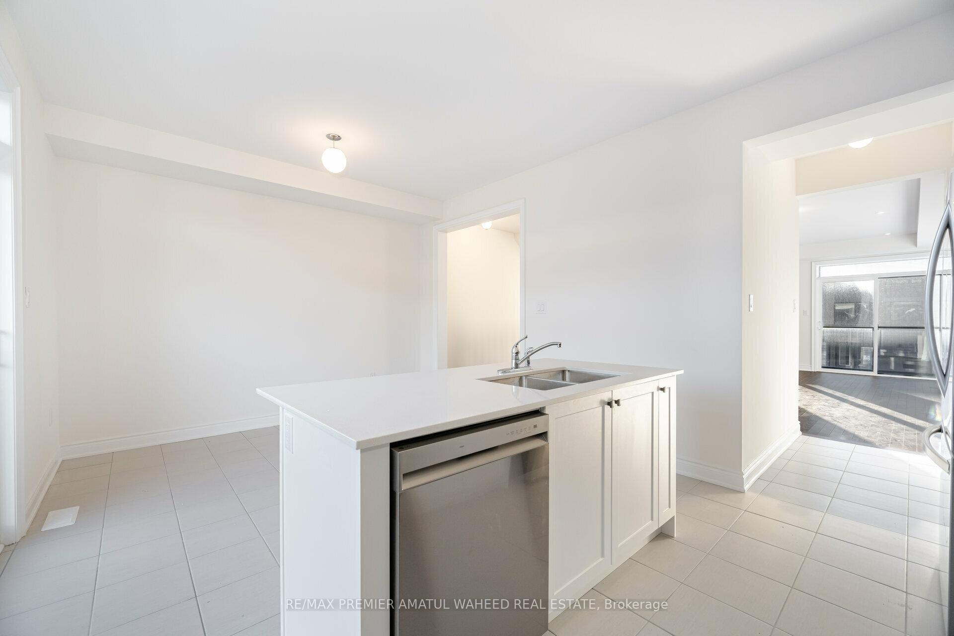Photo 15 of 233 Tennant Circle, Vaughan, Vellore Village — HOMEH