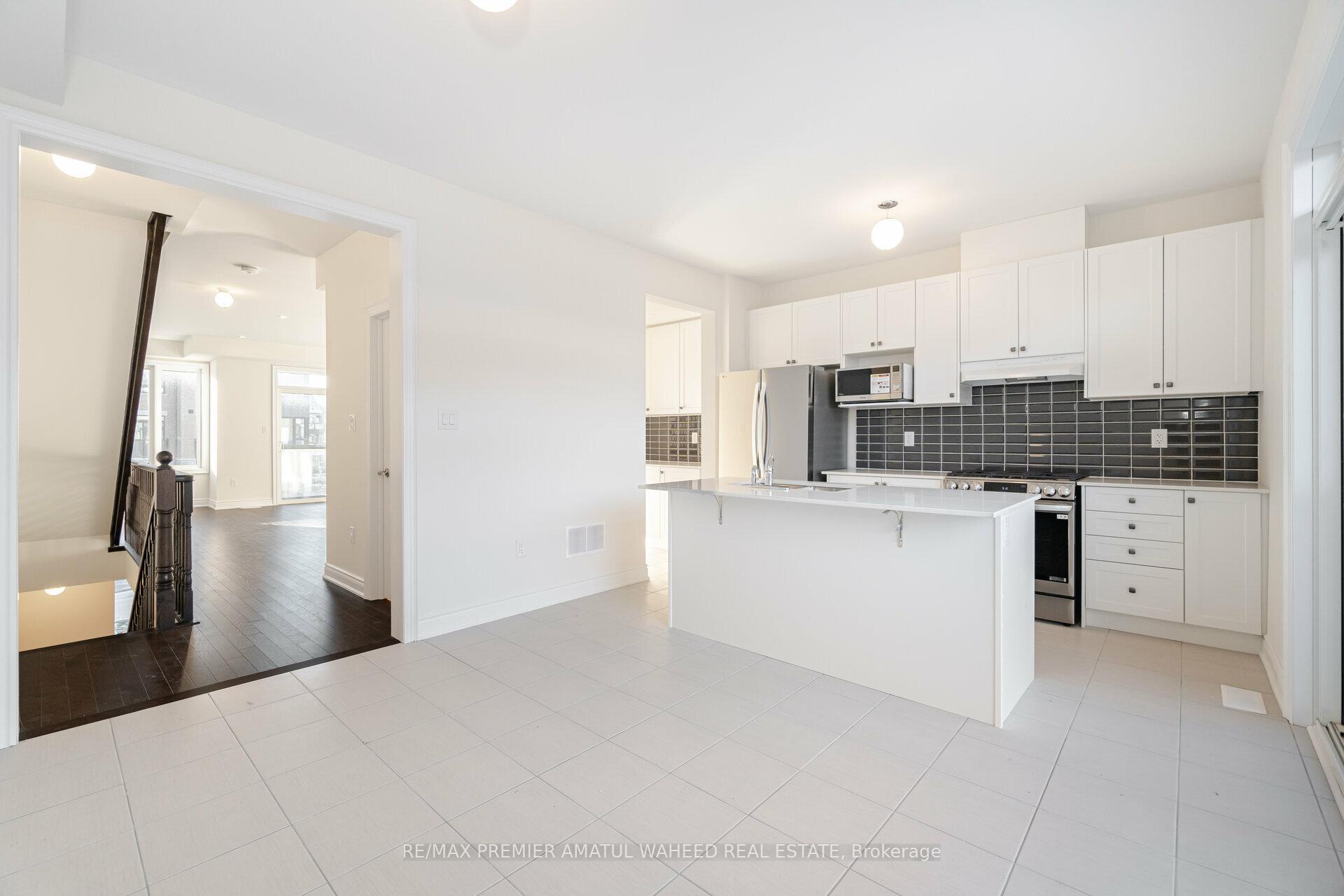 Photo 16 of 233 Tennant Circle, Vaughan, Vellore Village — HOMEH