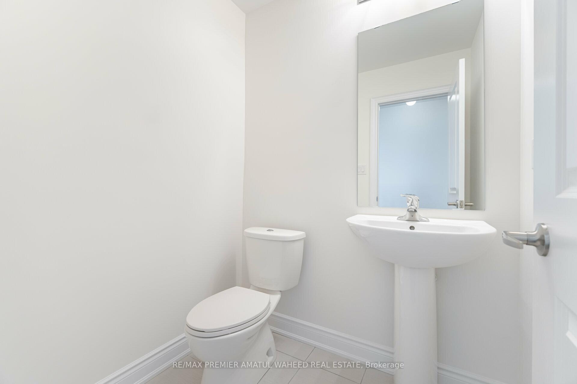 Photo 17 of 233 Tennant Circle, Vaughan, Vellore Village — HOMEH