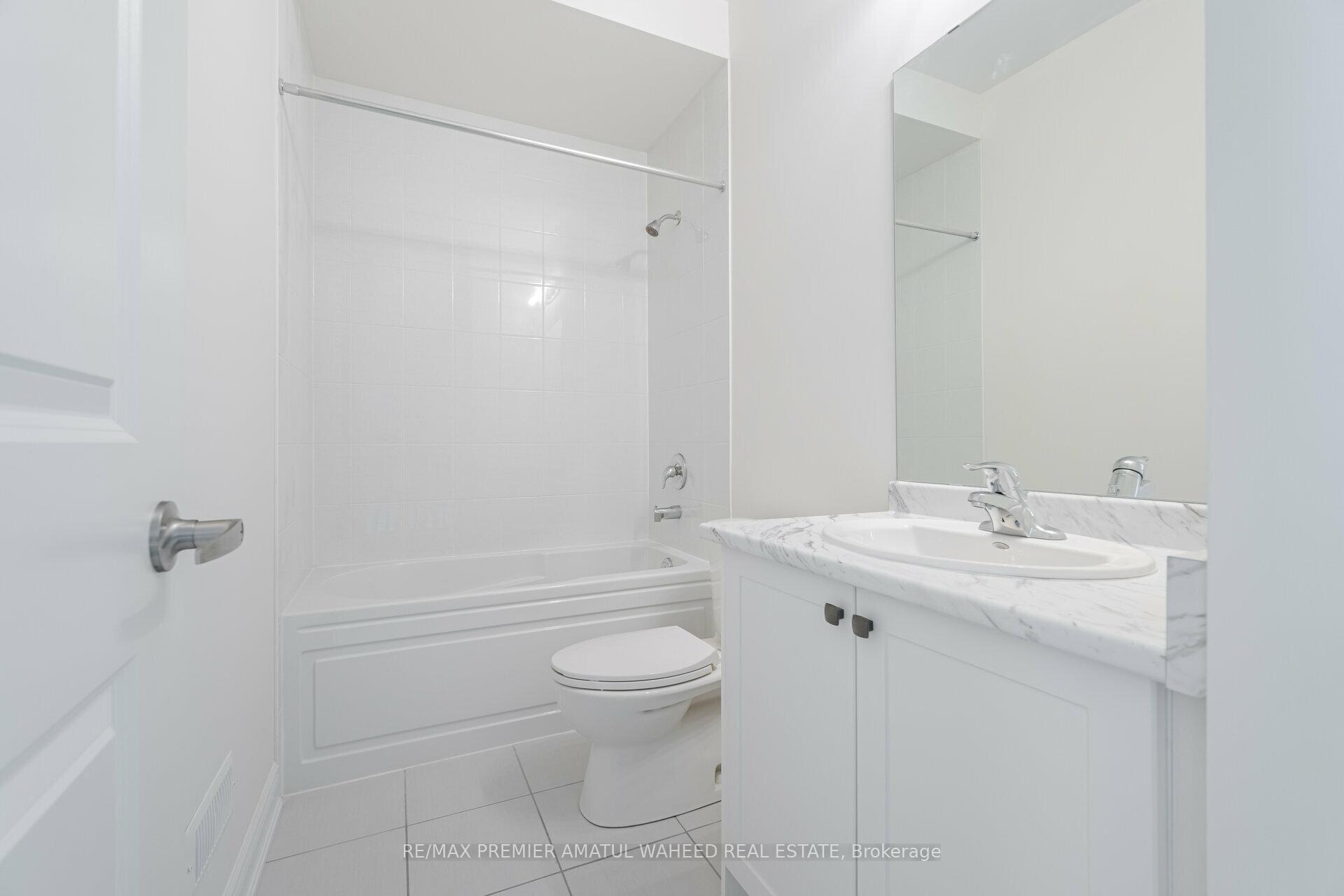 Photo 26 of 233 Tennant Circle, Vaughan, Vellore Village — HOMEH