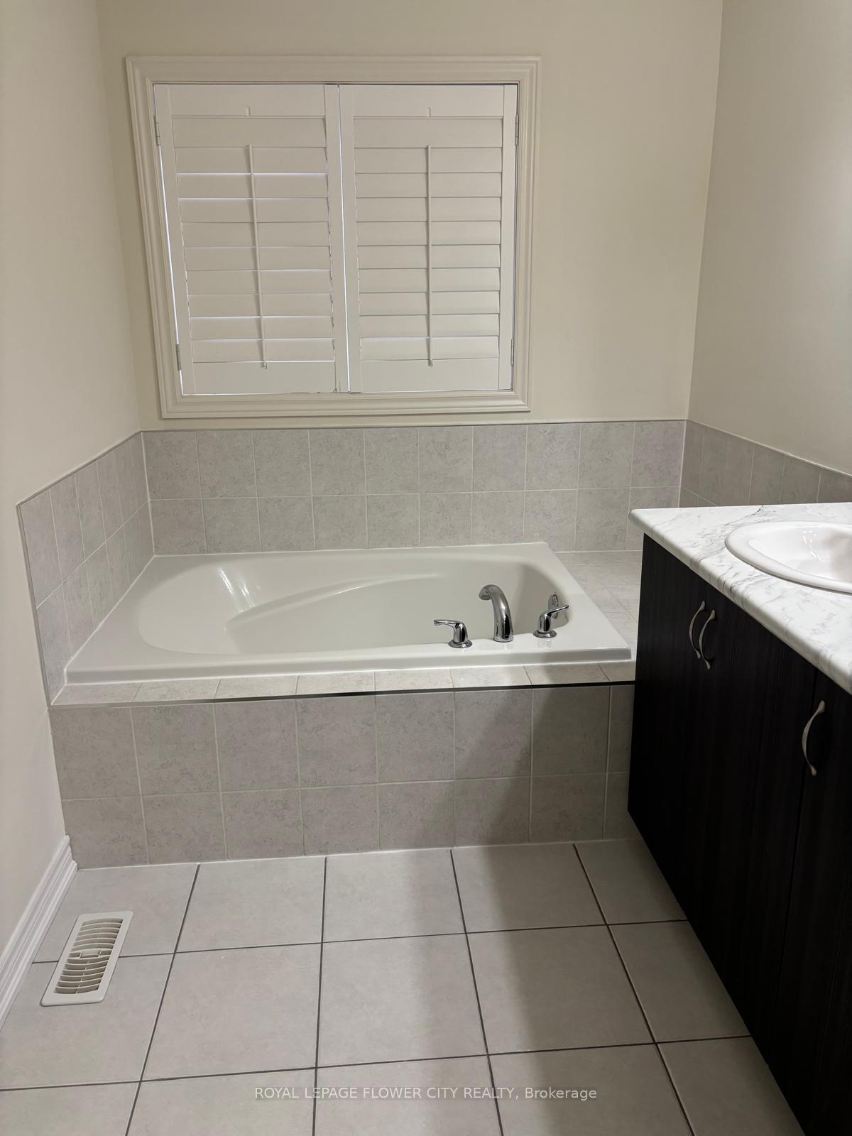 Photo 49 of 6 Kempsford Crescent, Brampton, Northwest Brampton — HOMEH