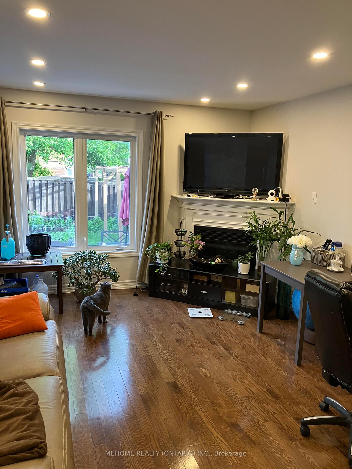 Photo 3 of 27 Reynolds Crescent E, Aurora, Bayview Northeast — HOMEH