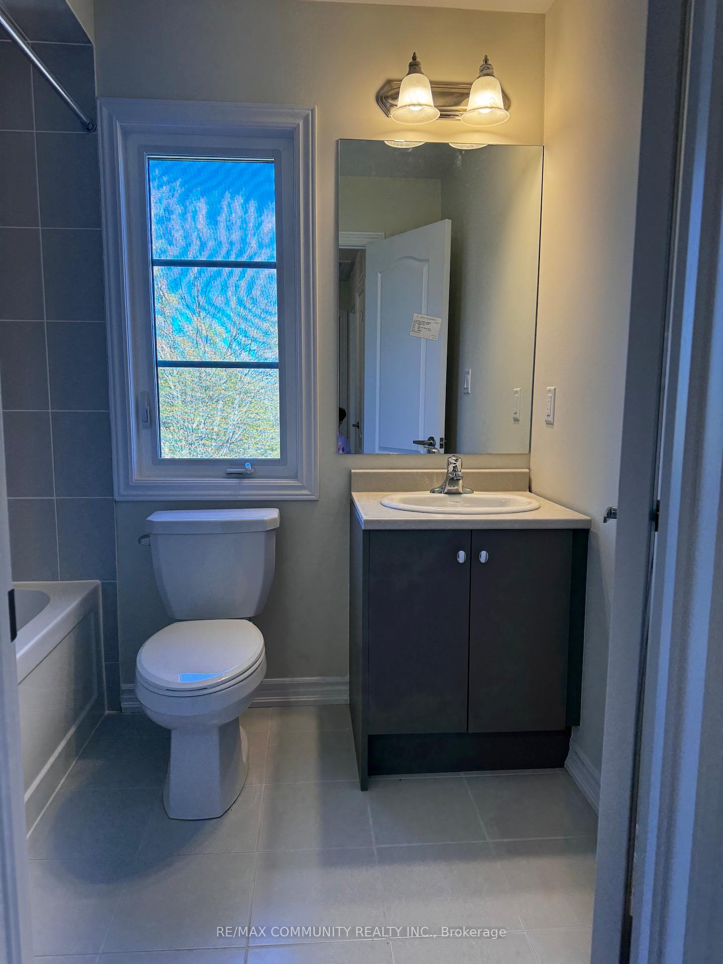 Photo 19 of 47 Petley Street, Clarington, Courtice — HOMEH