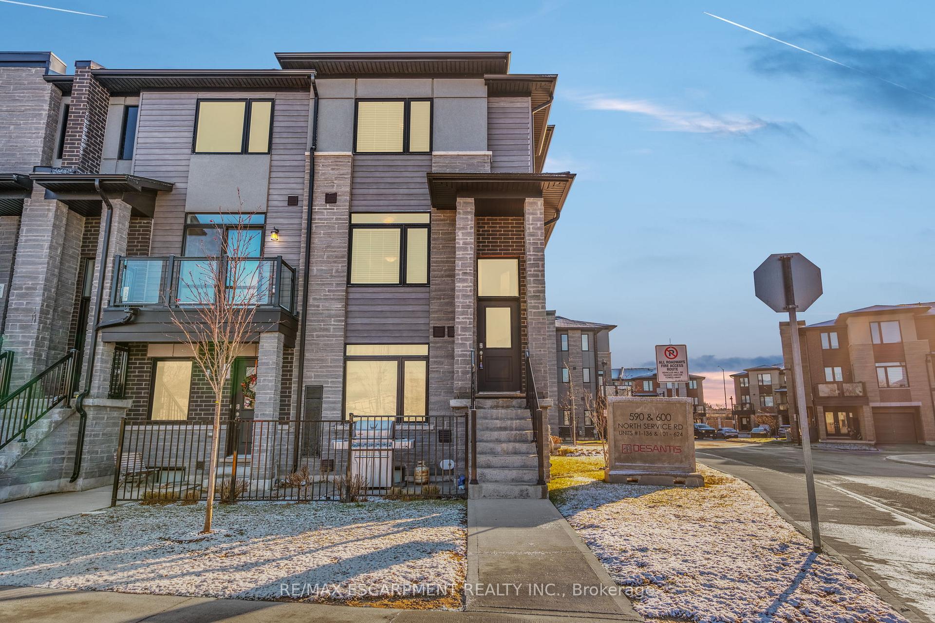 Photo 3 of Unit 27, 590 North Service Road, Hamilton, Stoney Creek — HOMEH