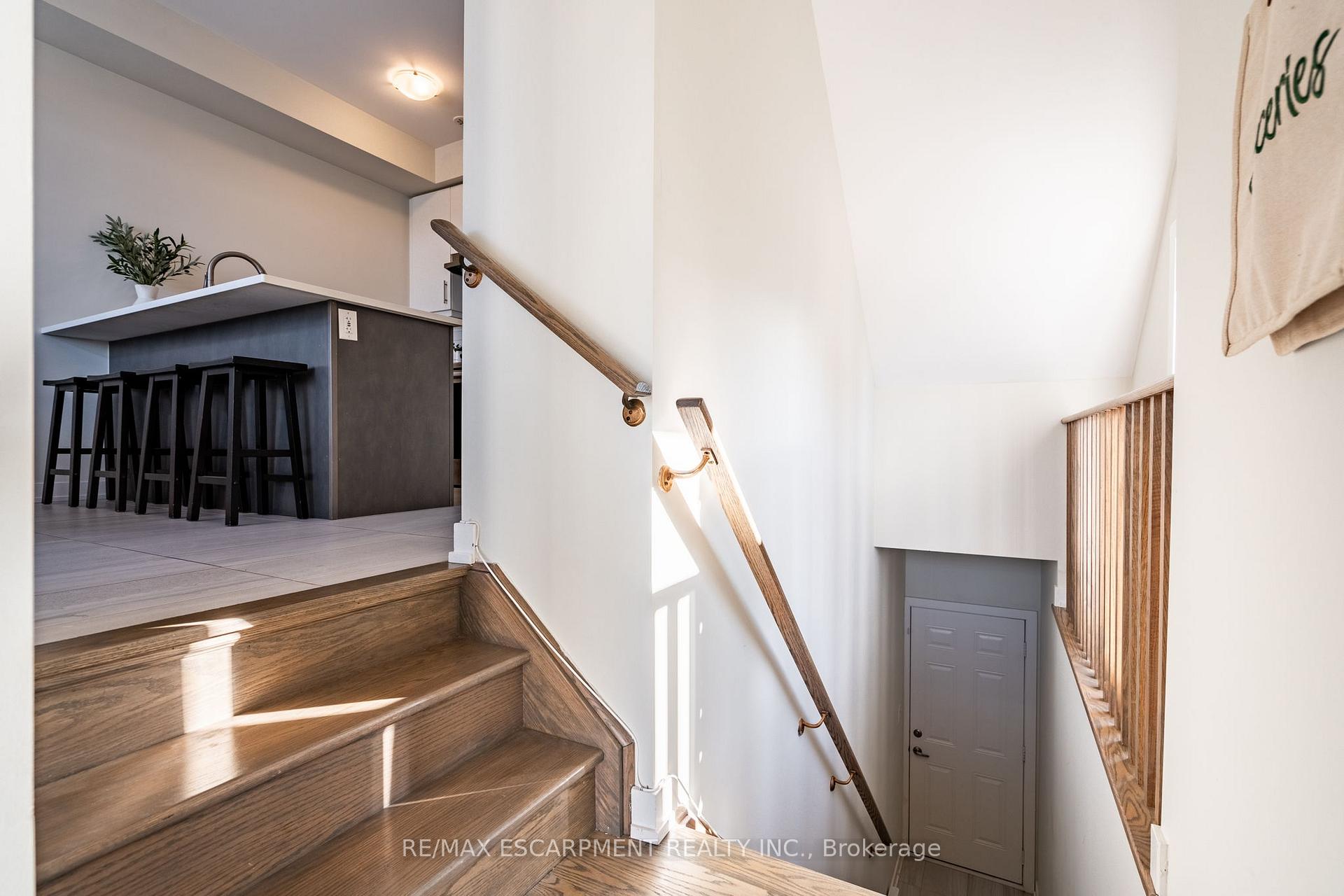 Photo 6 of Unit 27, 590 North Service Road, Hamilton, Stoney Creek — HOMEH