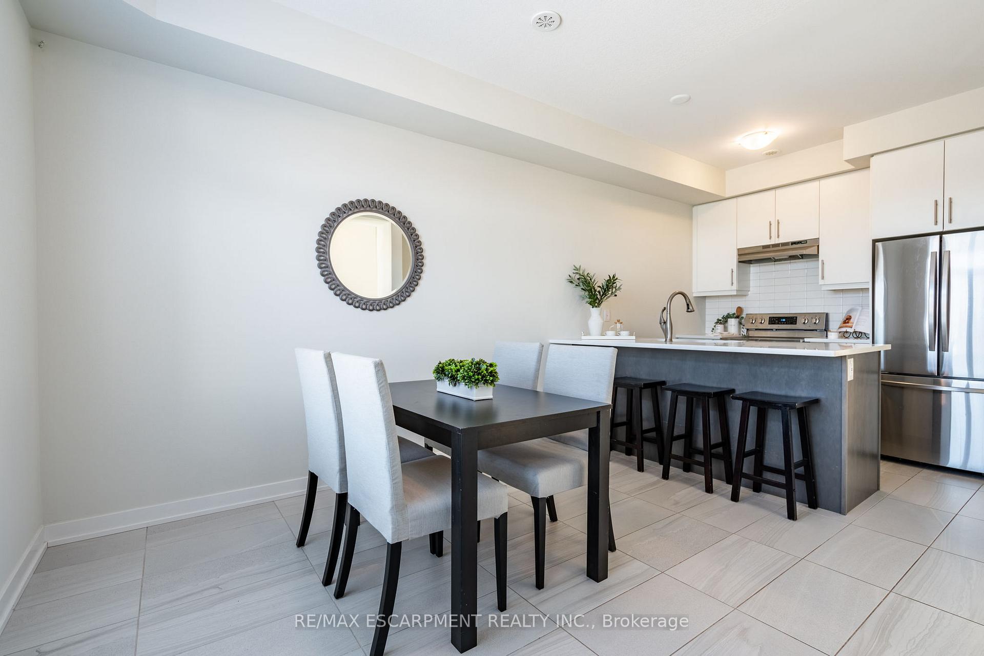 Photo 8 of Unit 27, 590 North Service Road, Hamilton, Stoney Creek — HOMEH