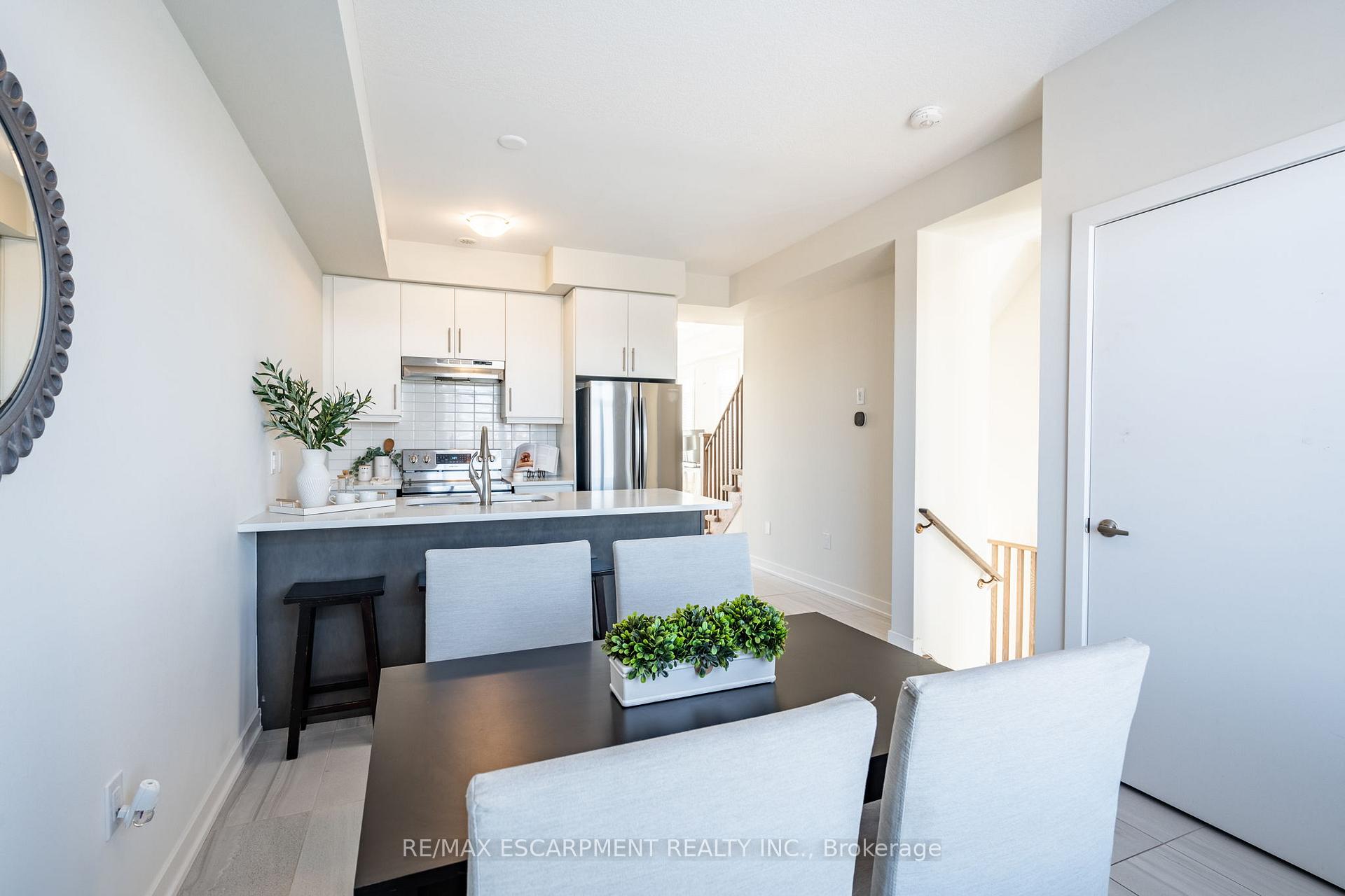 Photo 10 of Unit 27, 590 North Service Road, Hamilton, Stoney Creek — HOMEH