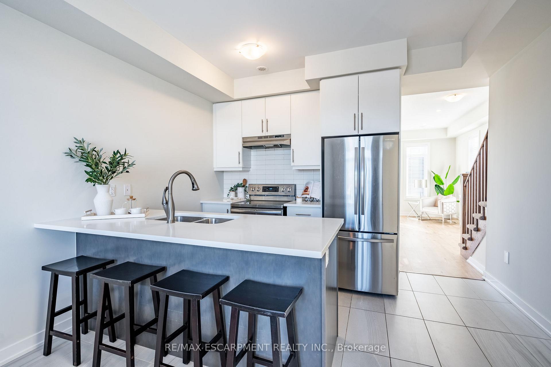 Photo 11 of Unit 27, 590 North Service Road, Hamilton, Stoney Creek — HOMEH