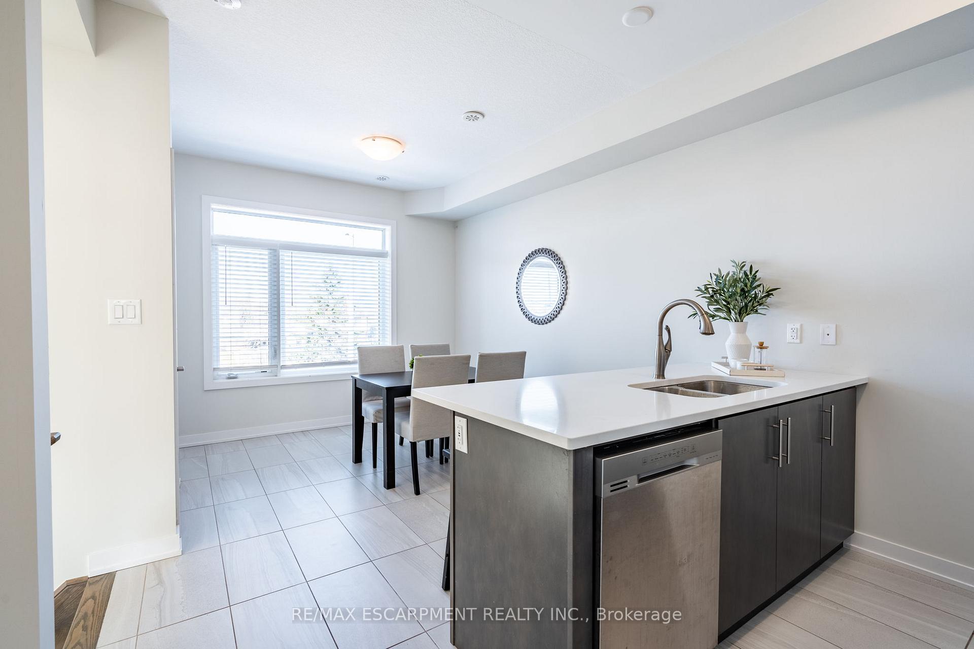 Photo 12 of Unit 27, 590 North Service Road, Hamilton, Stoney Creek — HOMEH