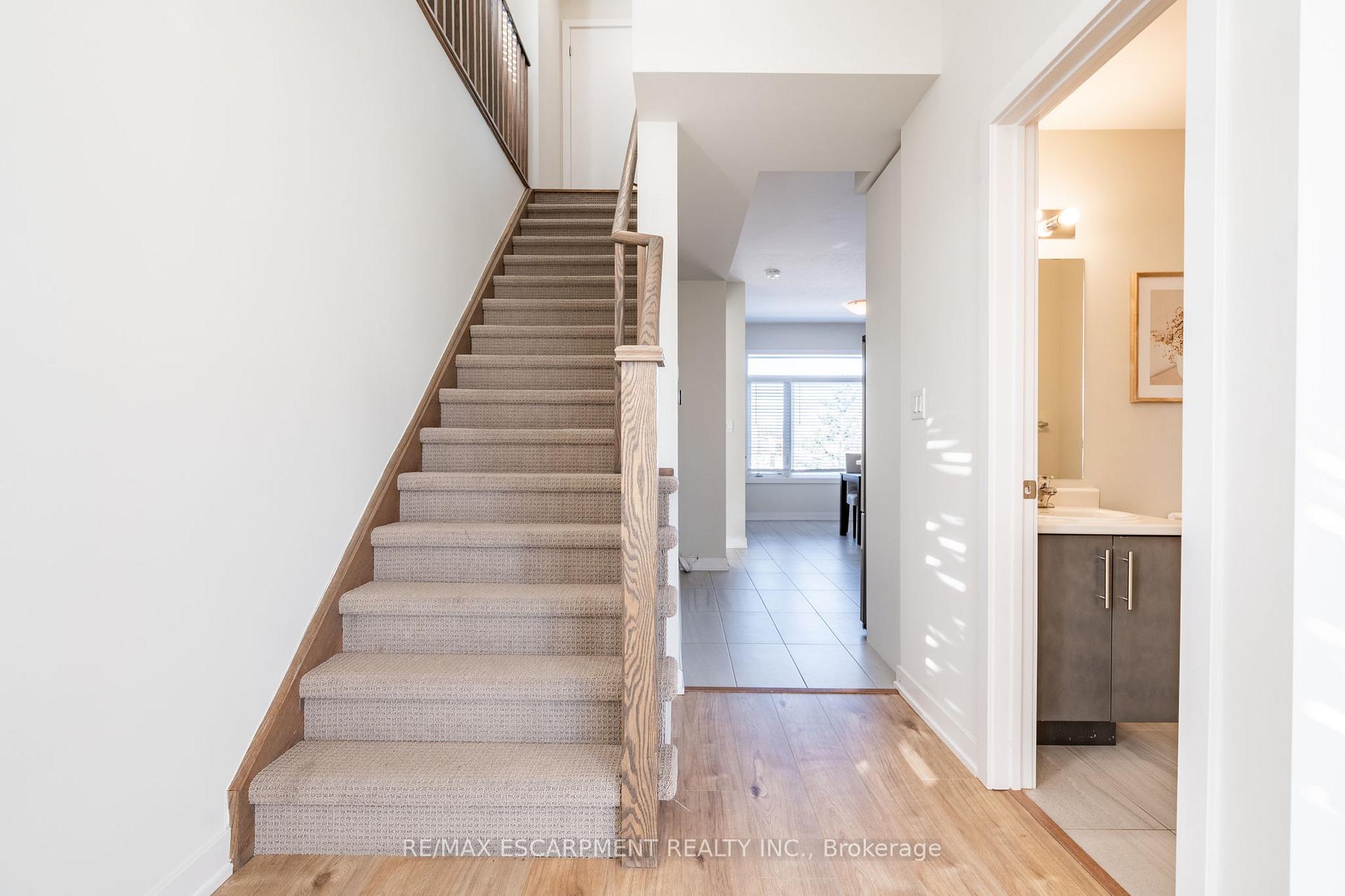 Photo 13 of Unit 27, 590 North Service Road, Hamilton, Stoney Creek — HOMEH