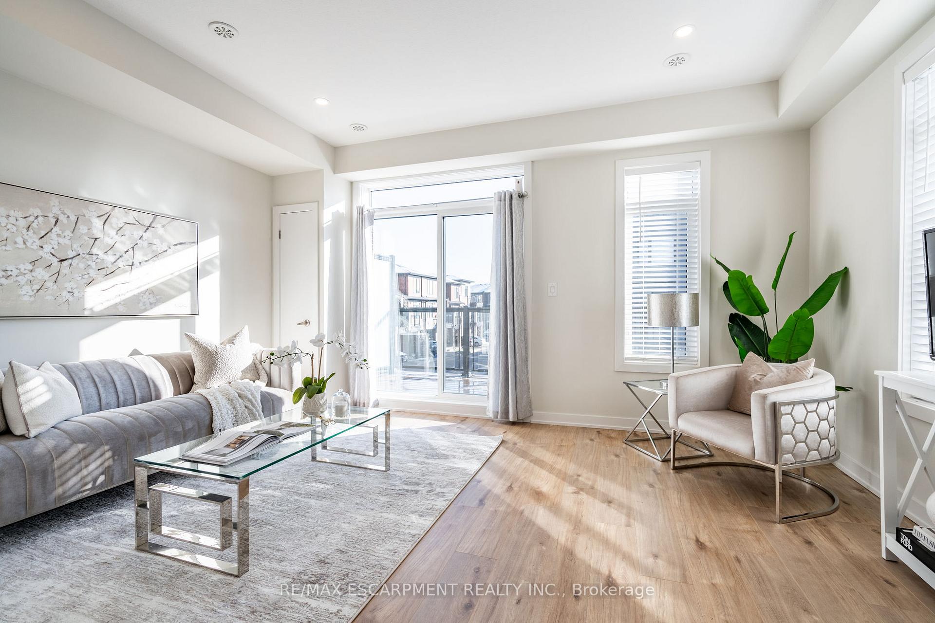 Photo 15 of Unit 27, 590 North Service Road, Hamilton, Stoney Creek — HOMEH