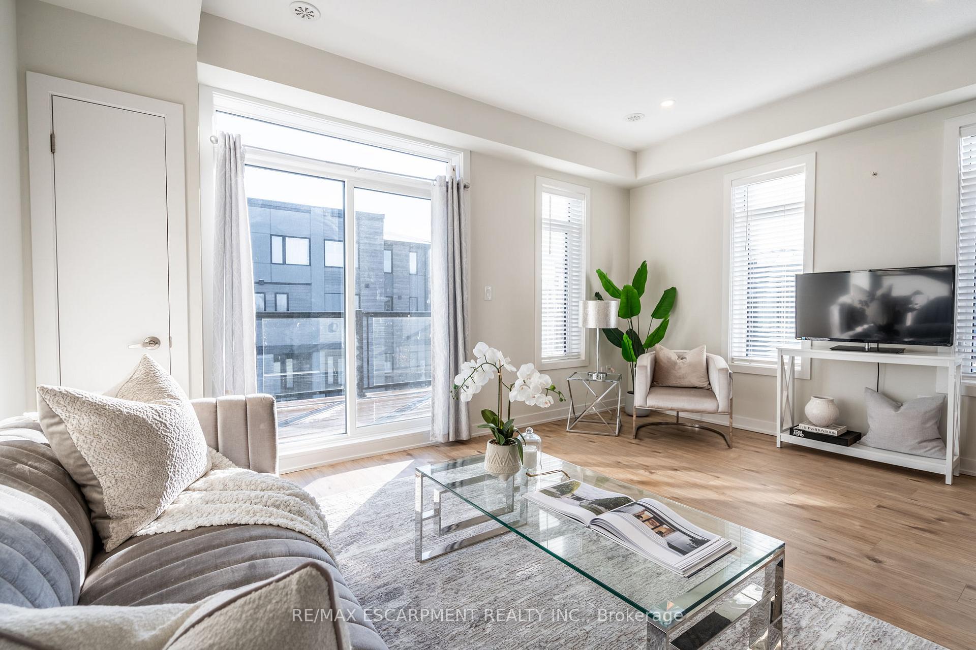 Photo 18 of Unit 27, 590 North Service Road, Hamilton, Stoney Creek — HOMEH