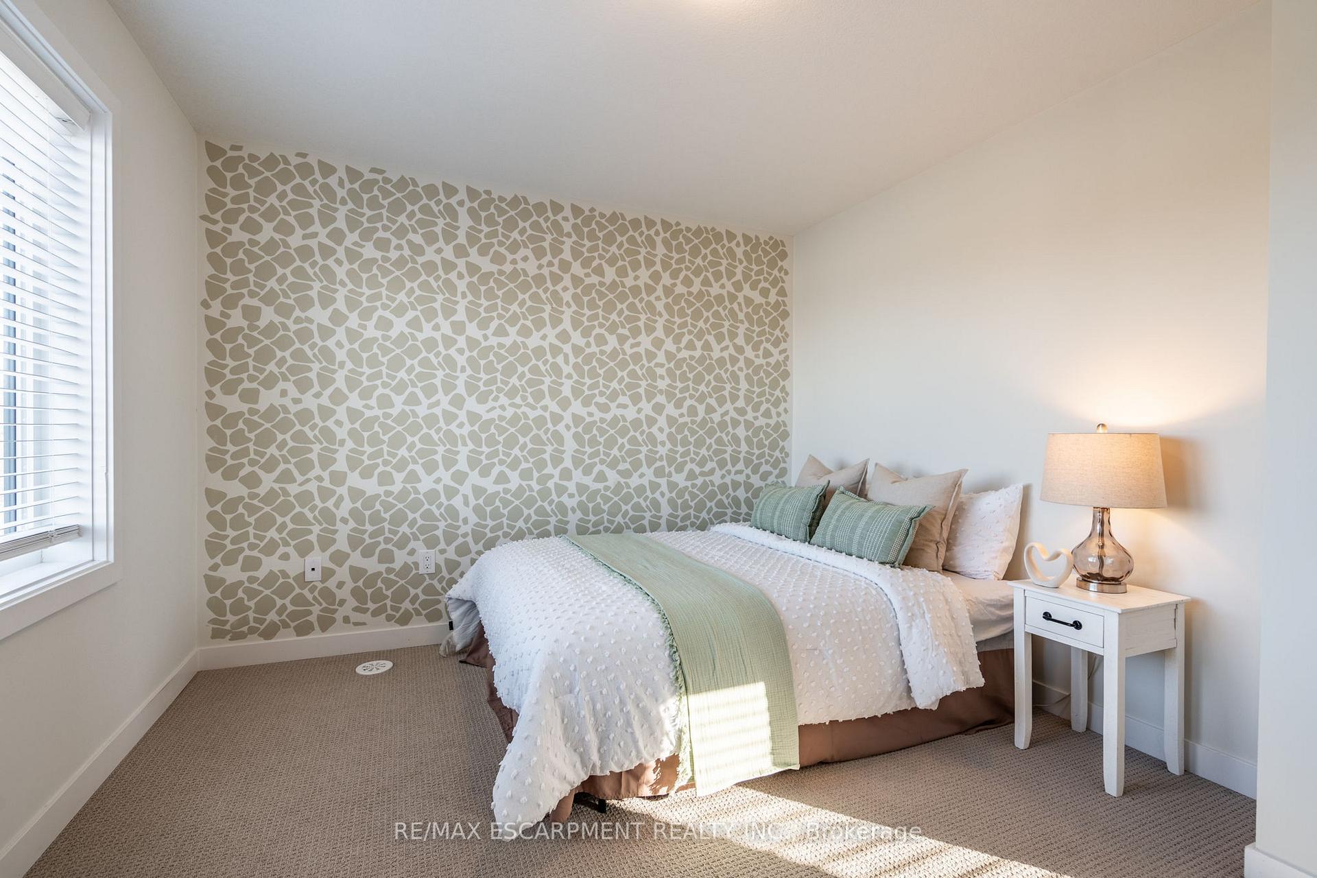 Photo 26 of Unit 27, 590 North Service Road, Hamilton, Stoney Creek — HOMEH