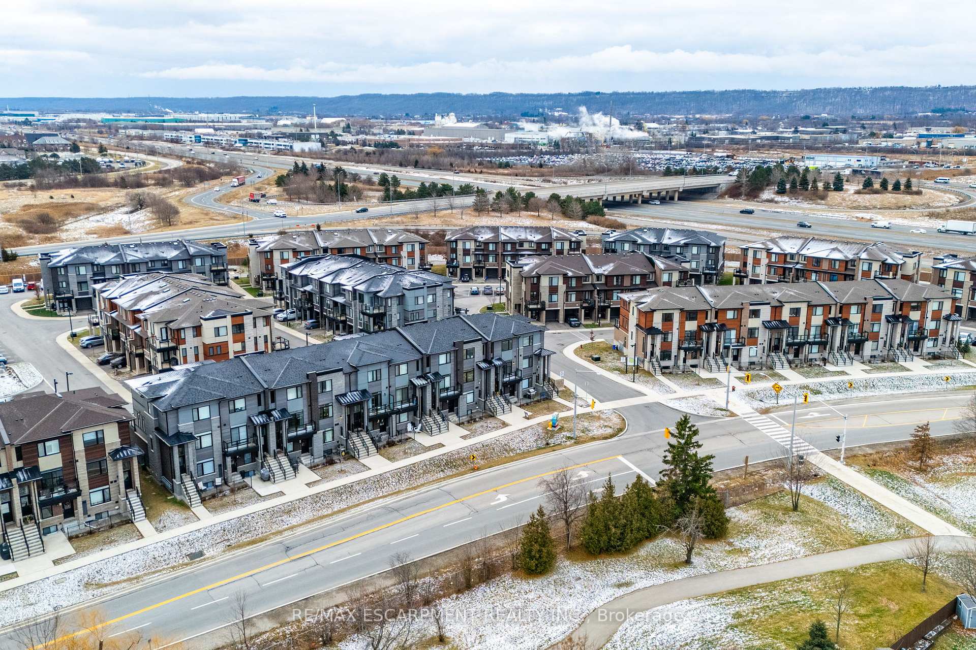 Photo 34 of Unit 27, 590 North Service Road, Hamilton, Stoney Creek — HOMEH