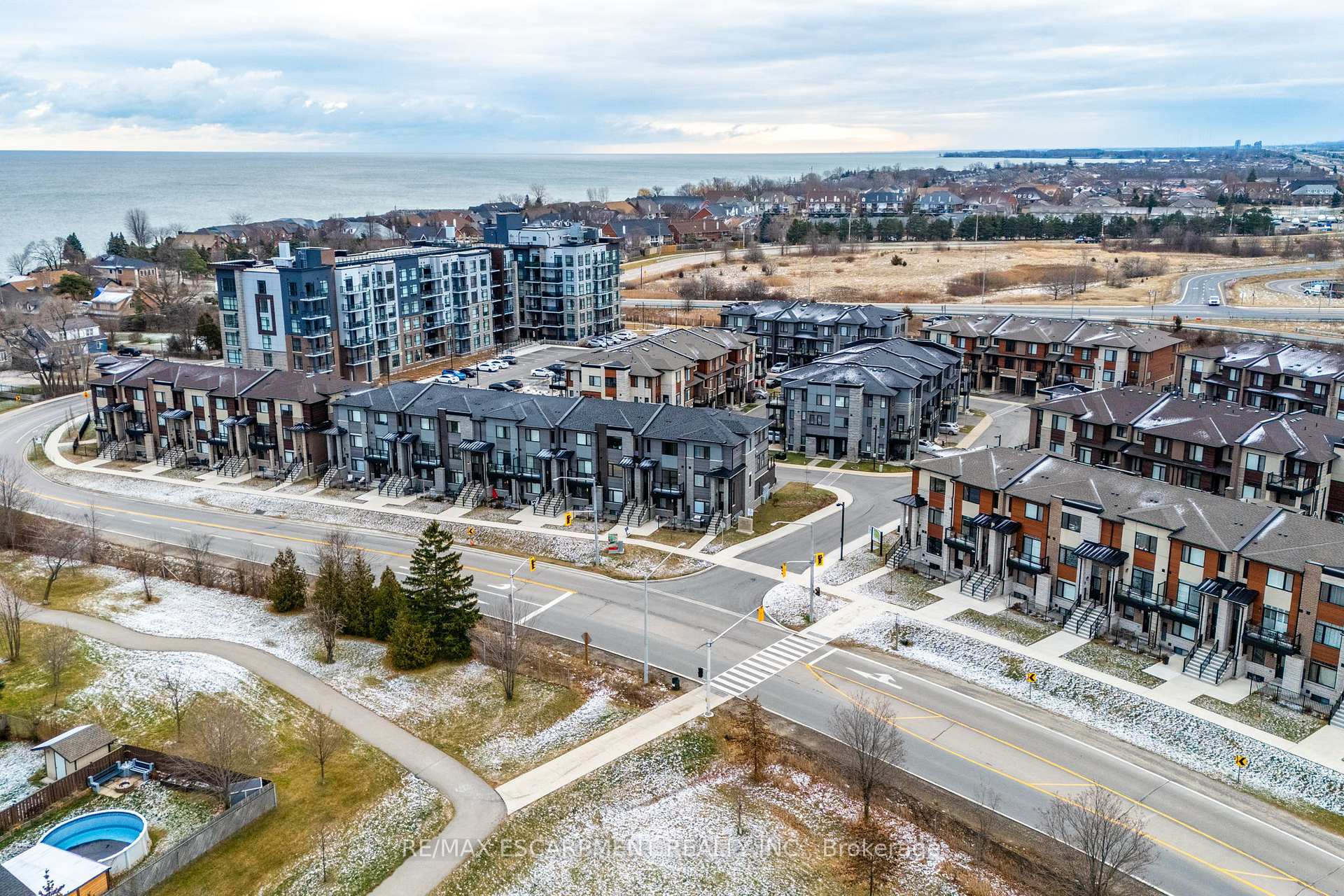 Photo 37 of Unit 27, 590 North Service Road, Hamilton, Stoney Creek — HOMEH