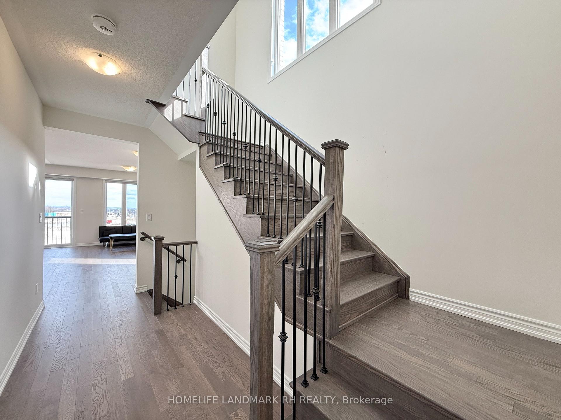 Photo 4 of 1011 Pisces Trail, Pickering, Rural Pickering — HOMEH