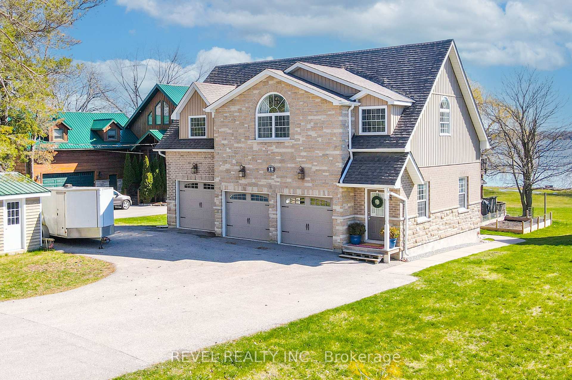 Photo 2 of 19 Aldred Drive, Scugog, Port Perry — HOMEH