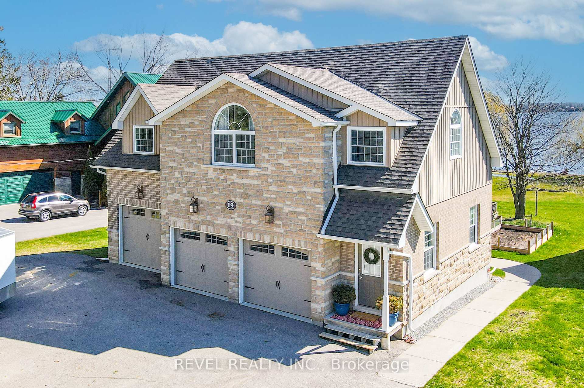 Photo 3 of 19 Aldred Drive, Scugog, Port Perry — HOMEH
