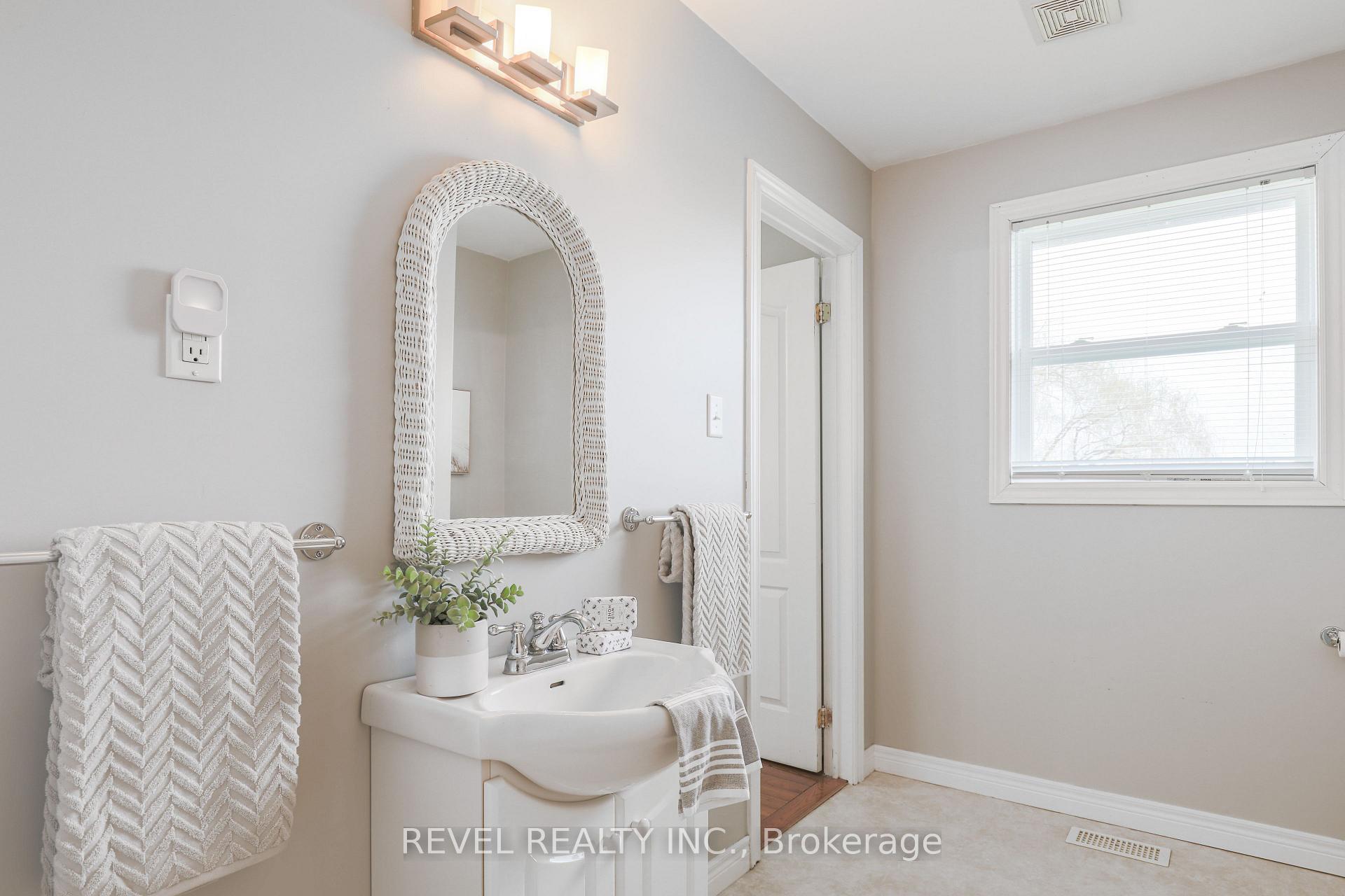 Photo 25 of 19 Aldred Drive, Scugog, Port Perry — HOMEH