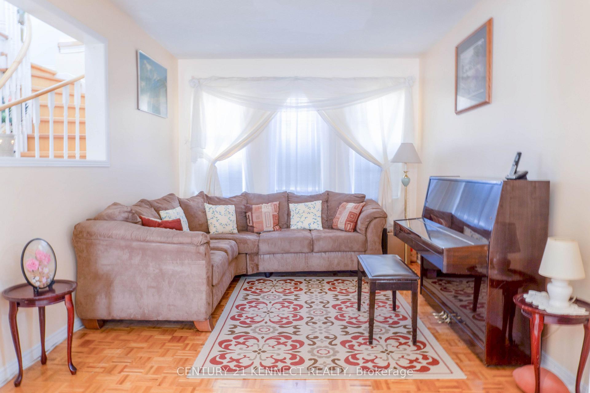 Photo 9 of Unit Main, 26 Buffridge Trail, Brampton, Snelgrove — HOMEH