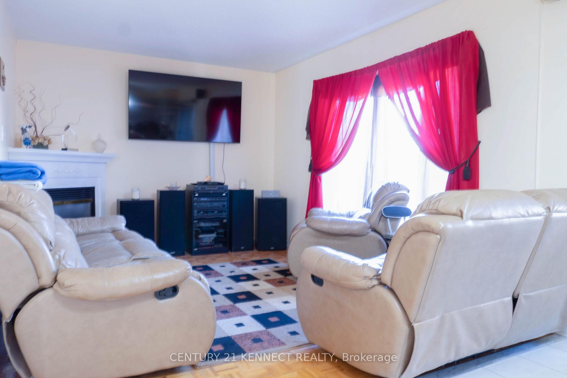 Photo 15 of Unit Main, 26 Buffridge Trail, Brampton, Snelgrove — HOMEH