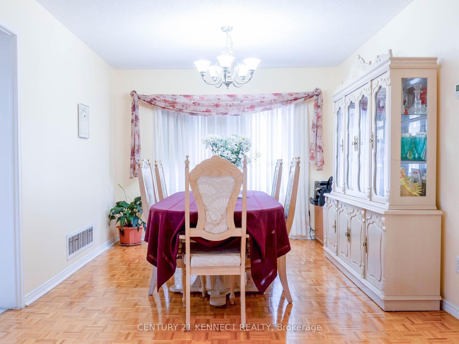 Photo 29 of Unit Main, 26 Buffridge Trail, Brampton, Snelgrove — HOMEH