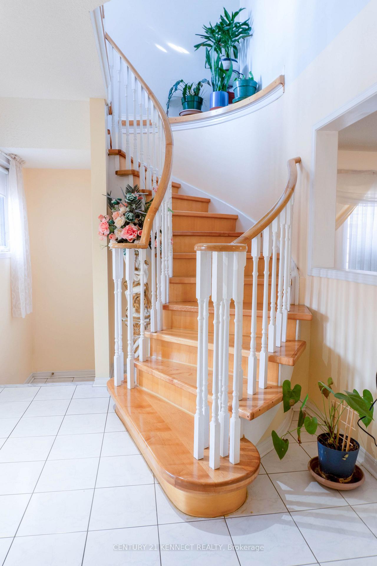 Photo 37 of Unit Main, 26 Buffridge Trail, Brampton, Snelgrove — HOMEH