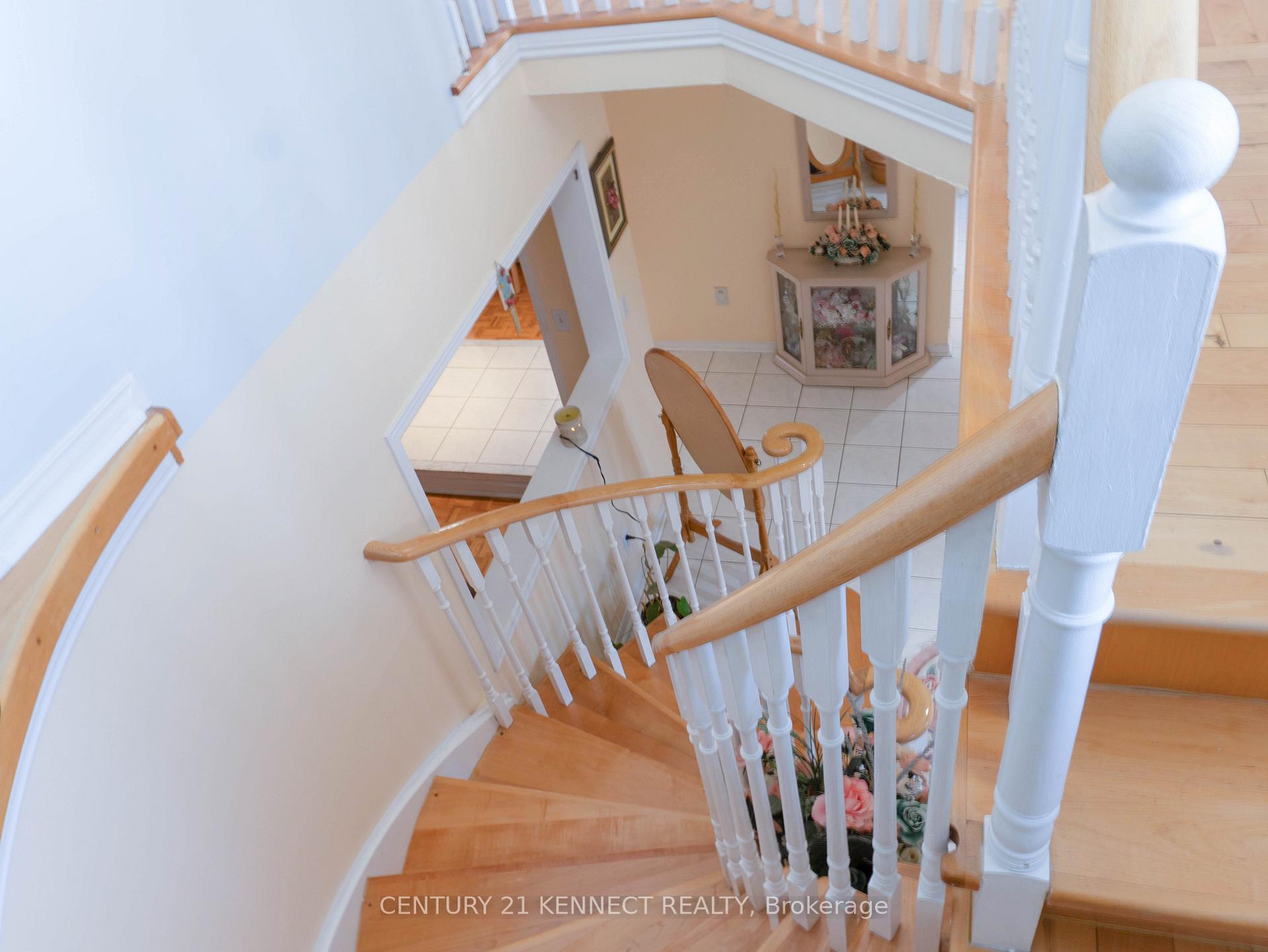 Photo 38 of Unit Main, 26 Buffridge Trail, Brampton, Snelgrove — HOMEH