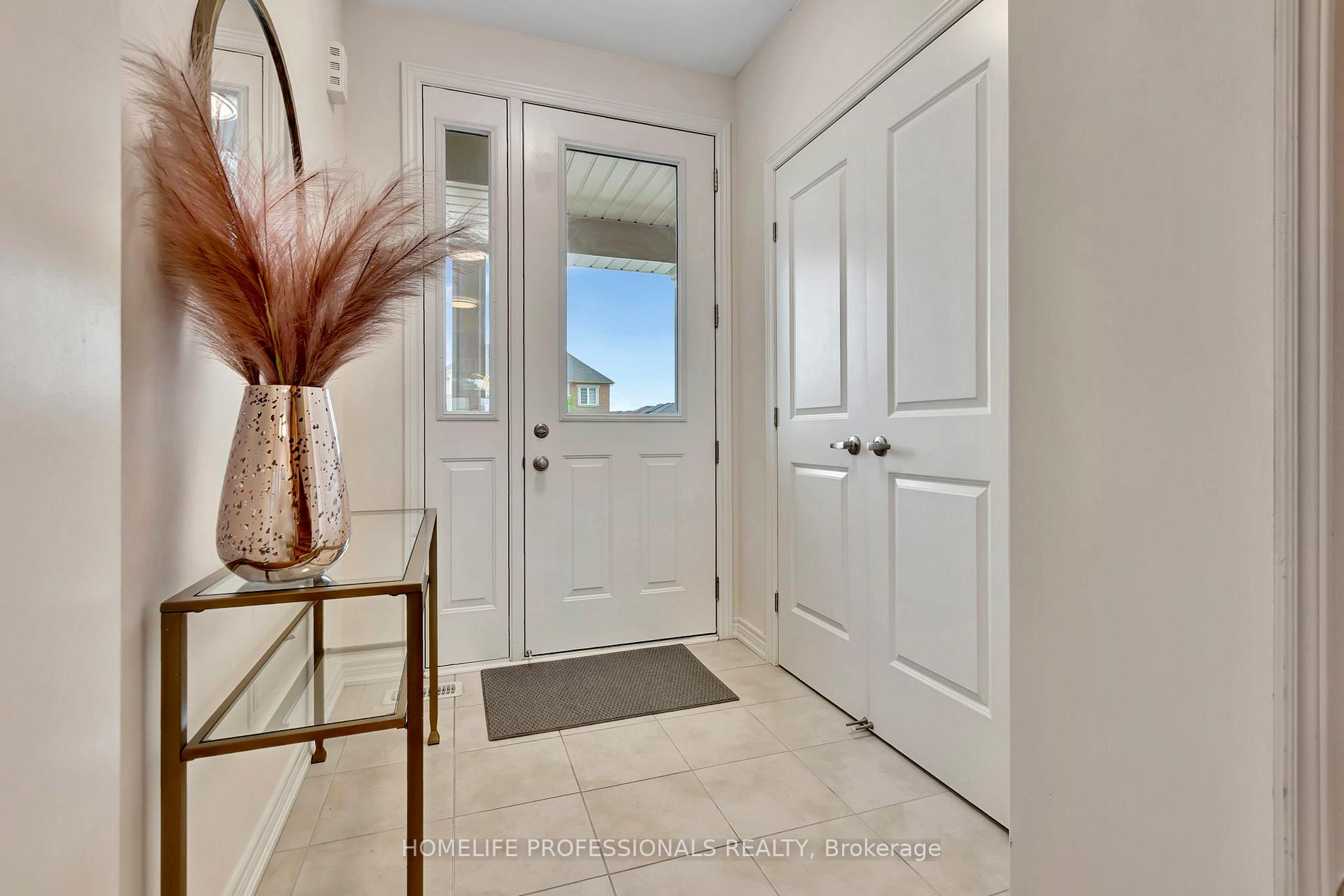 Photo 3 of 317 Raymond Road, Hamilton, Ancaster — HOMEH