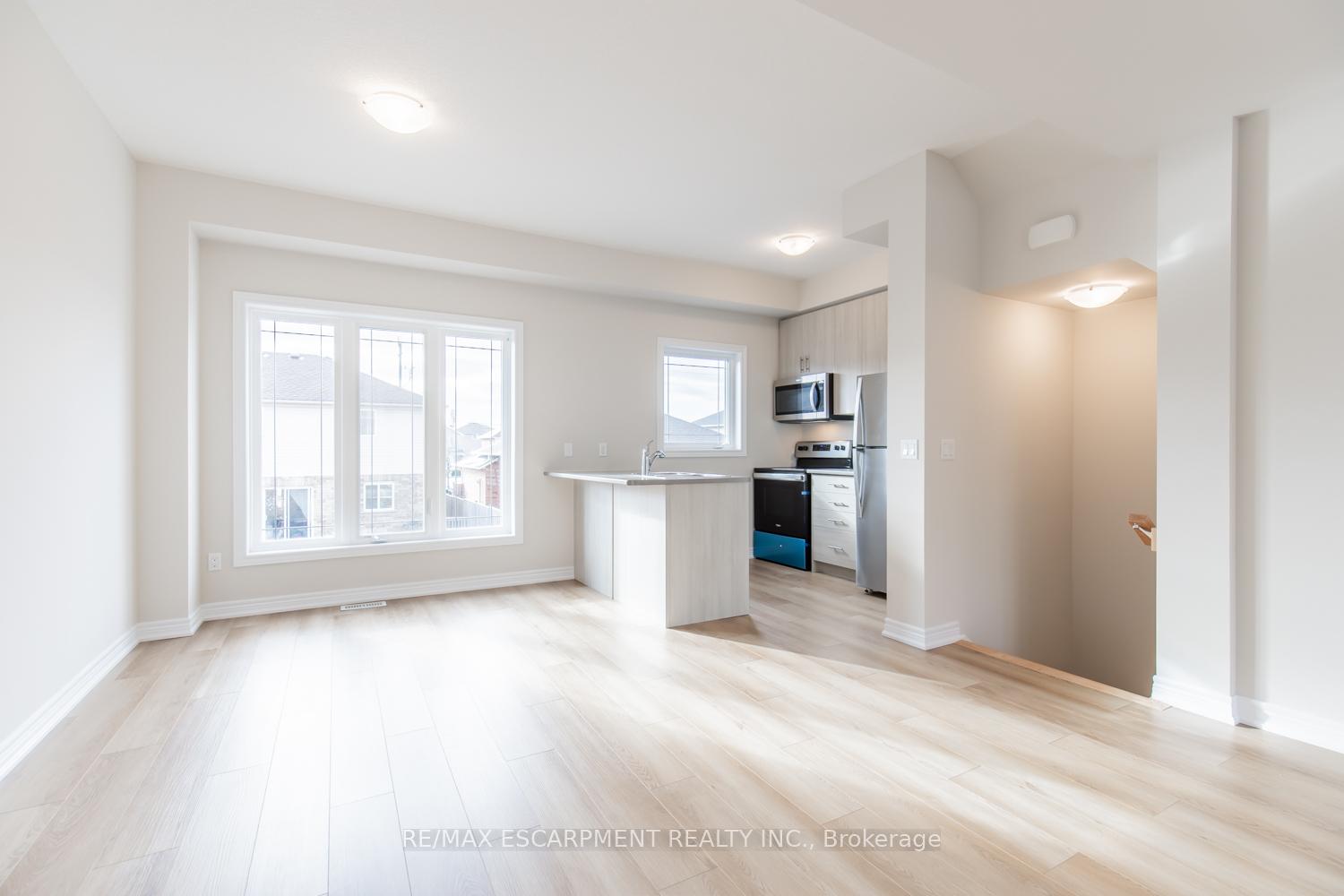 Photo 4 of Unit 49, 19 Picardy Drive, Hamilton, Stoney Creek Mountain — HOMEH