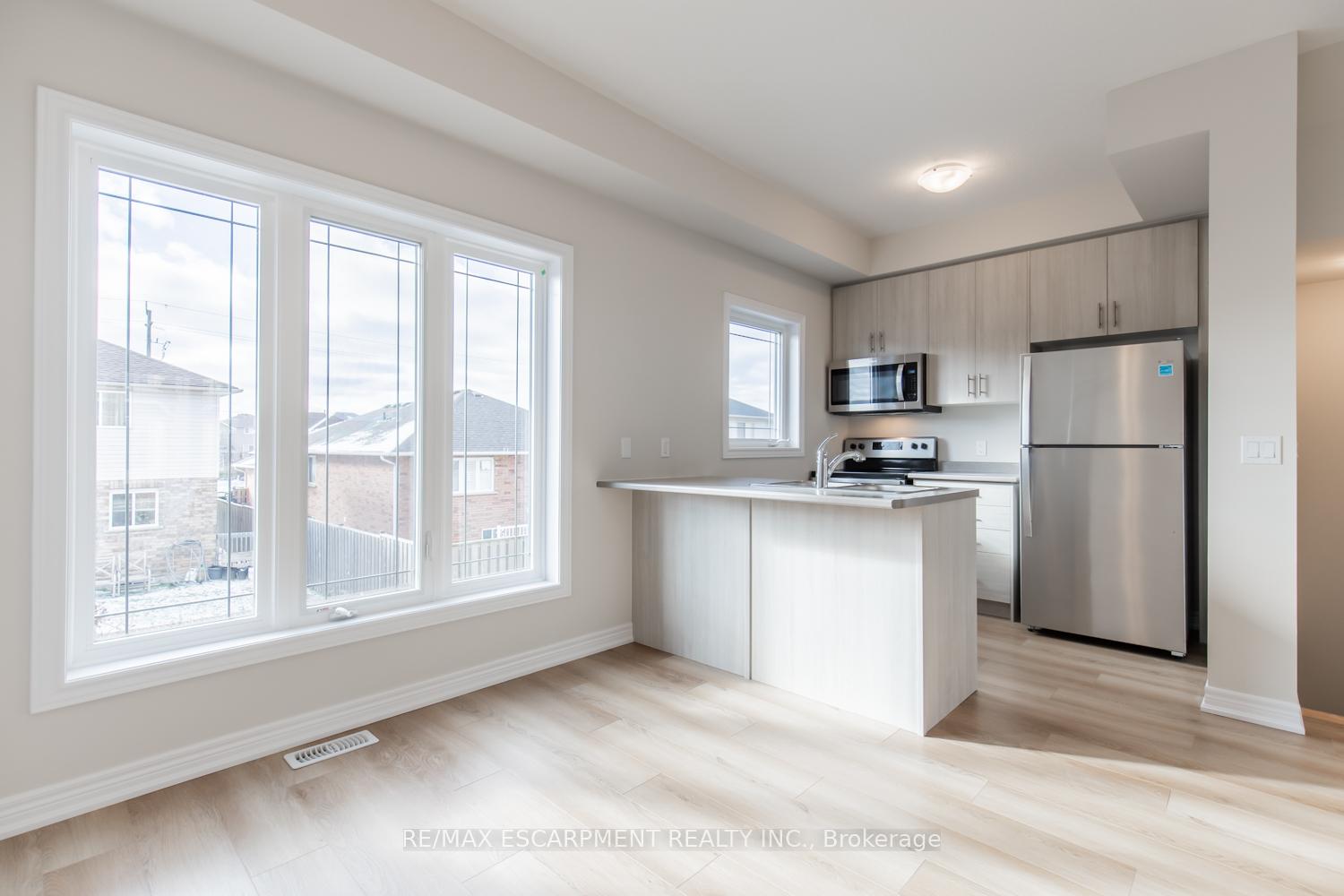 Photo 5 of Unit 49, 19 Picardy Drive, Hamilton, Stoney Creek Mountain — HOMEH