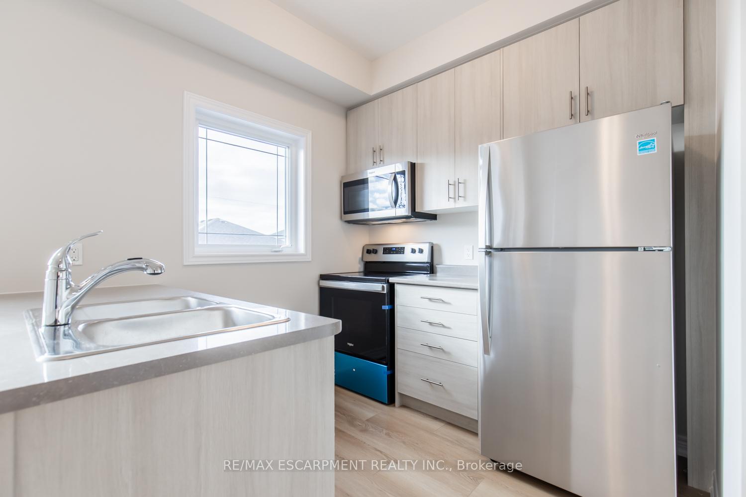 Photo 6 of Unit 49, 19 Picardy Drive, Hamilton, Stoney Creek Mountain — HOMEH