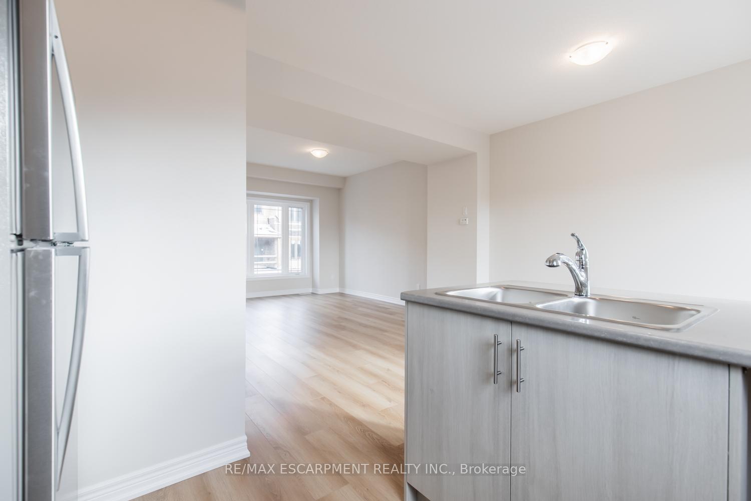 Photo 10 of Unit 49, 19 Picardy Drive, Hamilton, Stoney Creek Mountain — HOMEH